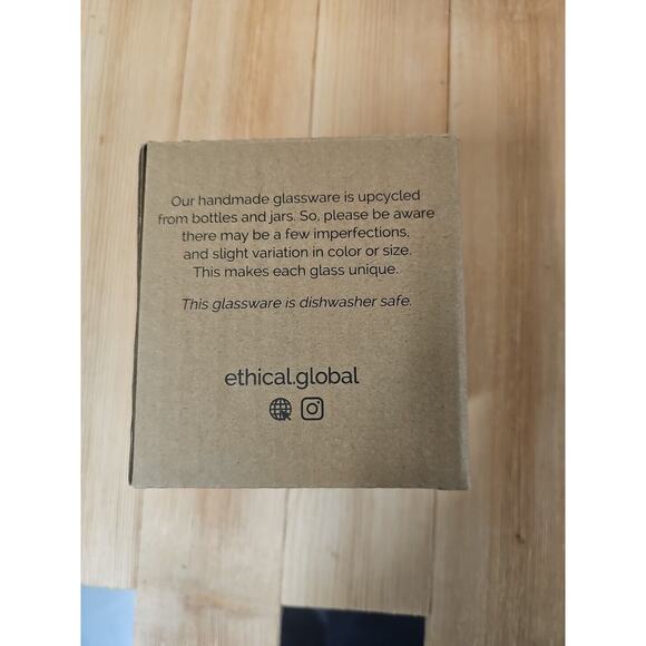 Winter Green Deer Tealight Candle On Clay Base Sustainable Recycled Glass - Picture 7 of 8